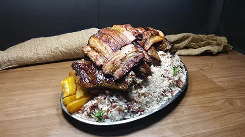 Arroz temperado com carne assada e mandioca frita – Restaurante Itabaiana III