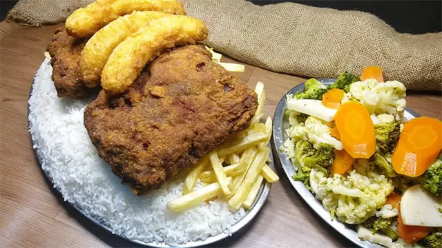 Filé à milanesa com banana, arroz, fritas e legumes – Restaurante Itabaiana III