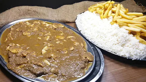 Filé ao molho com champignon, arroz e fritas – Restaurante Itabaiana III